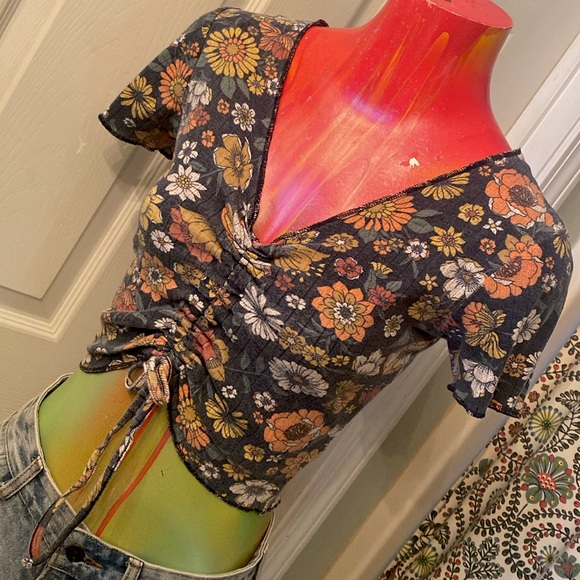 GHANDA Orange & Yellow Retro Hippie 60s 70s look Floral Ruched Crop Top - Picture 4 of 11